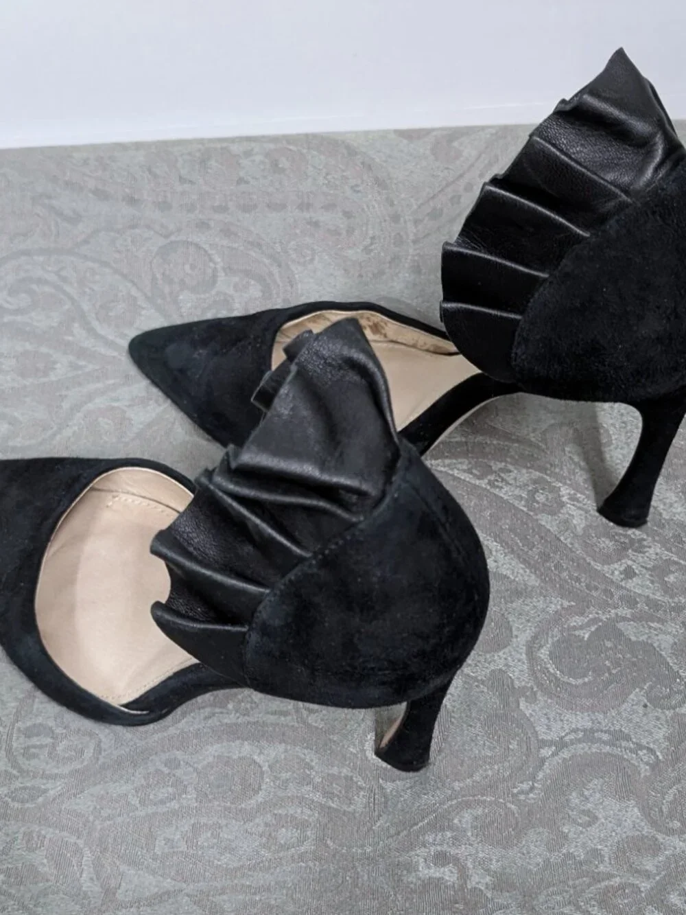 Louise et Cie Black Lo-Telissa suede stilettos with leather ruffle, sz 6.5